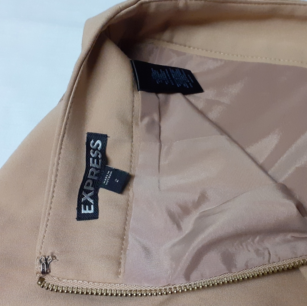 4/$60 Short Beige Skirt - Size 2 (XS) - Picture 10 of 10